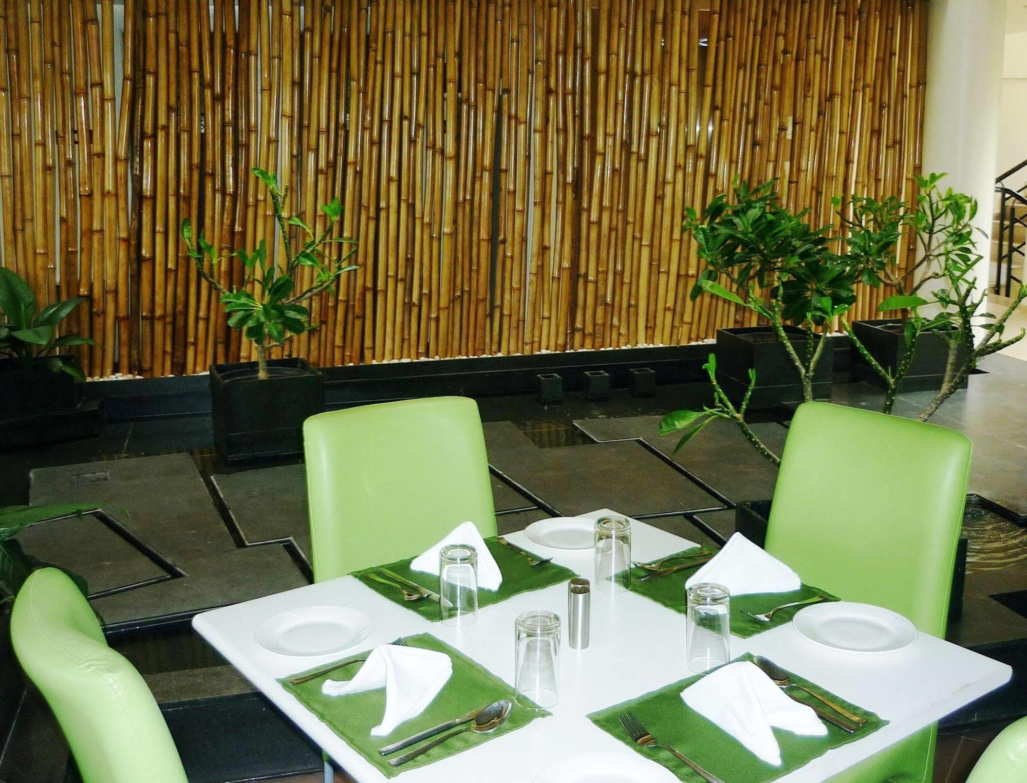 Hotel Mint Montvert, Baner Pune Zewnętrze zdjęcie