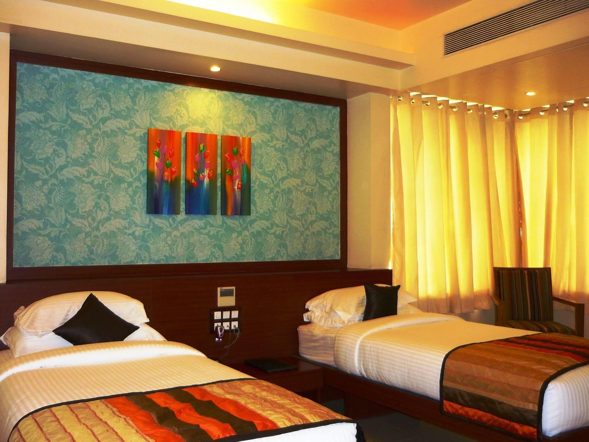 Hotel Mint Montvert, Baner Pune Zewnętrze zdjęcie