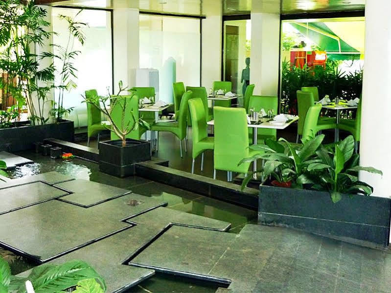 Hotel Mint Montvert, Baner Pune Zewnętrze zdjęcie